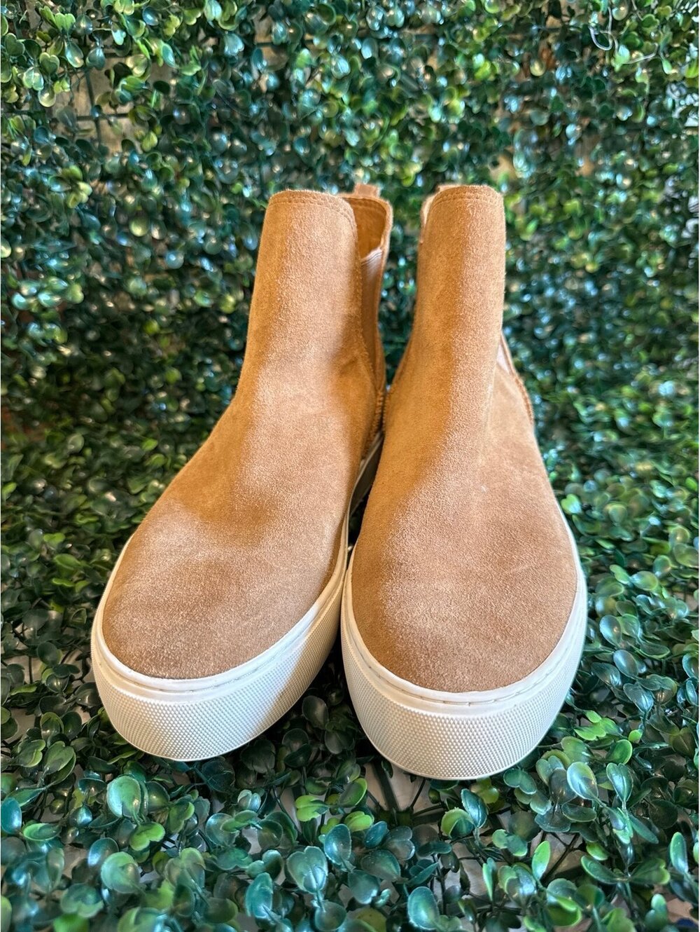 UGG Mauna Chestnut Suede Chelsea Sneaker boots size 7